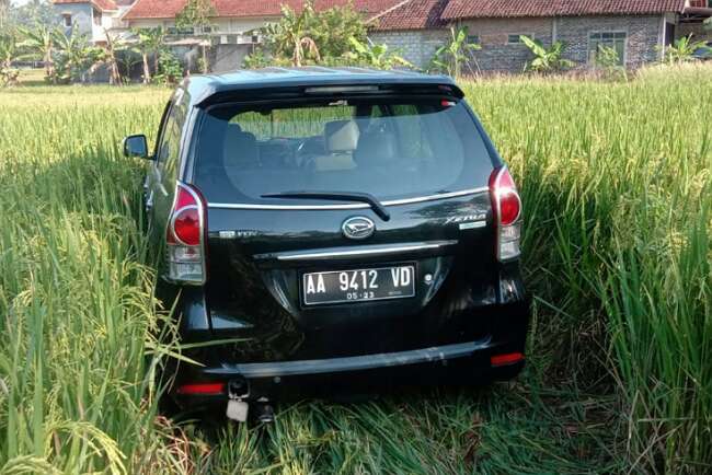 Bikin Heboh Warga, Mobil Hendi Tiba-Tiba Masuk Area Sawah