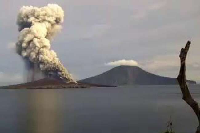 Anak Krakatau Erupsi 9 Kali dalam Sehari