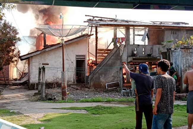 Api Kembali Lahap 4 Rumah di Desa Negeri Agung