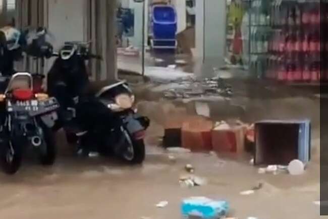 Minimarket Jebol di Lebak, Barang-barangnya Hanyut