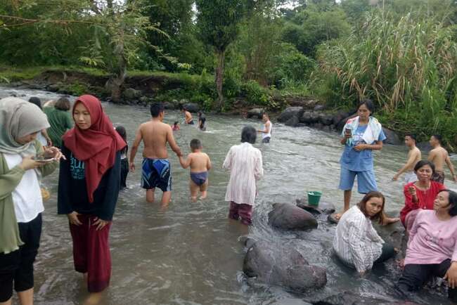 Objek Wisata Sungai Air Betung Ramai Dikunjungi