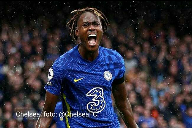 Jeda Internasional, Chelsea Puncaki Klasemen Liga Inggris