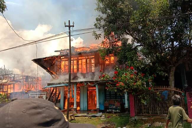 Sedang Puasa, Warga Dikejutkan Musibah Kebakaran, 4 Rumah Ludes