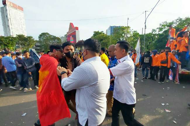 Diduga Penyusup Dorong Mobil Komando, Diamankan Polisi