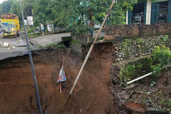 Akses Jalan Baturaja-Tanjung Enim Putus, Dialihkan Lewat Prabumulih