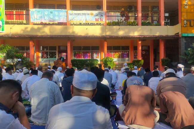 Lebaran Hari Ini, Jemaah Tunaikan Shalat Idul Adha di Masjid Al-Furqon