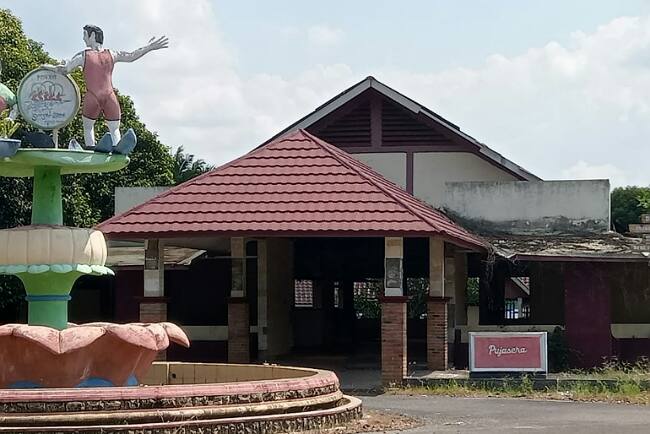 Kurang Perhatian , Wisata Danau Teluk Gelam Tak Terawat