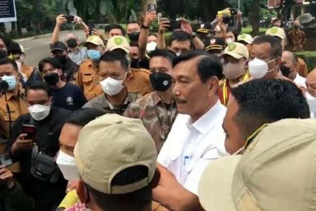 Luhut Debat Panas dengan Mahasiswa UI, Dituding OtoriterBantah Pernah Katakan 3 Periode