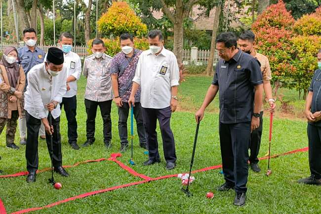 Basyaruddin Kenalkan Gateball pada Walikota Palembang