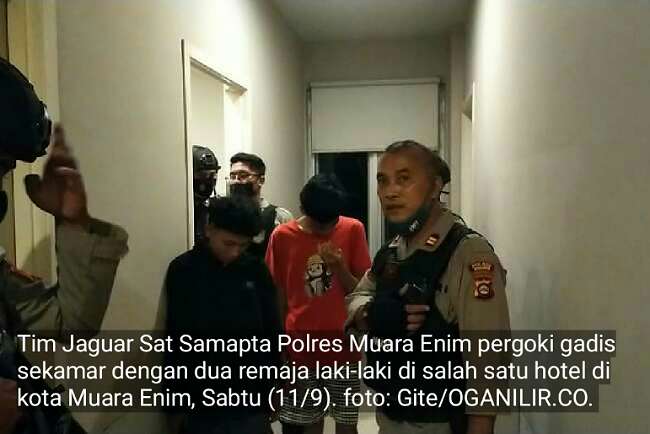 Gadis Ini Dipergoki Sekamar Dengan 2 Remaja Pria