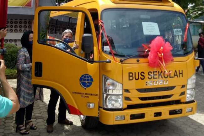 Bus Sekolah Buat Stisipol Candradimuka