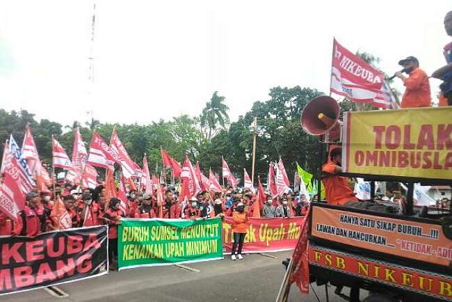 Serikat Buruh Sumsel Tuntut Gubernur Naikkan UMP