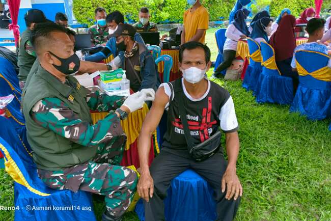 TNI Vaksin Warga Pesisir Air Sugihan