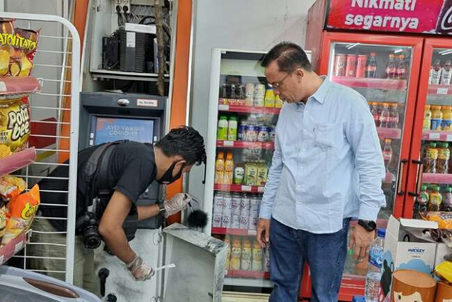 Kawanan Pencuri Tak Berhasil Bobol ATM di Dalam Alfamart