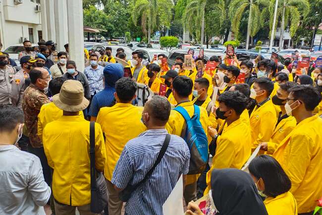 Ratusan Mahasiswa Tuntut Hakim Hukum  Berat Oknum Dosen Cabul