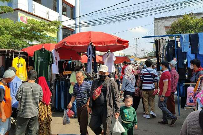 Minggu Ketiga Ramadan, Antusias Masyarakat Mulai Ramai Belanja ke Pasar Cinde