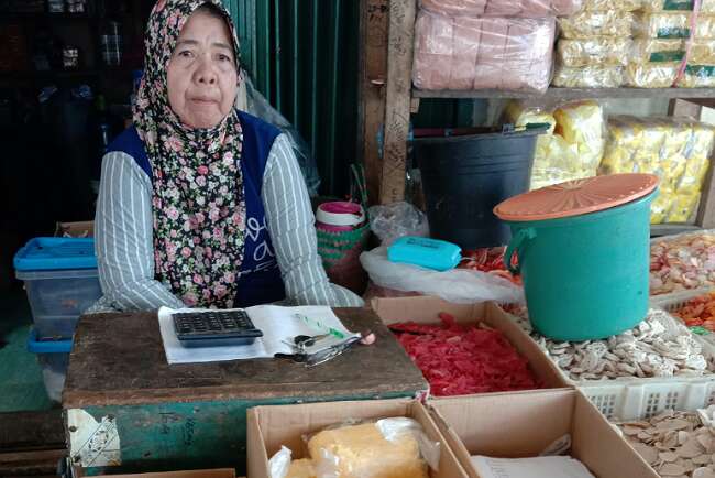 Minyak Goreng Masih Tinggi di Pedagang