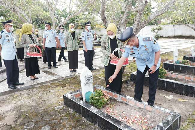 Ziarah Makam Pahlawan Peringati HBP ke-58