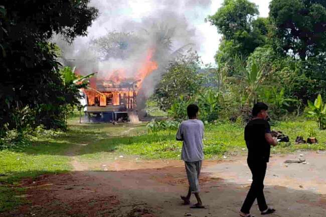 Rumah Panggung di Muba Ludes Terbakar, Ini Penyebabnya…