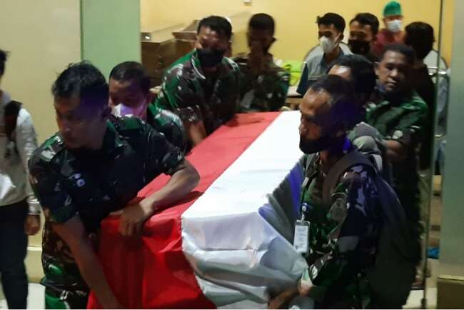 Jenazah Pelda Suparno dan Istri Korban Truk Pertamina Diserahkan kepada Pihak Keluarga