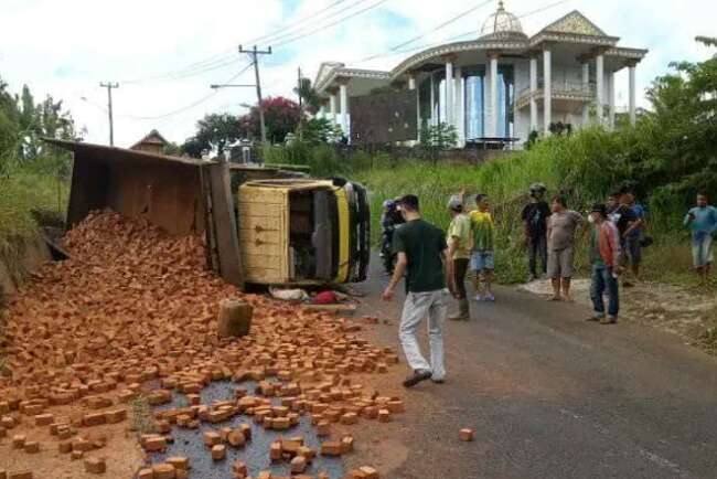 Gagal Nanjak di Tebing Bando, Sopir Truk Musi Rawas Meninggal