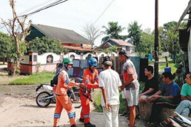 Warga Segel Pintu Masuk Instalasi Pengelolaan Lumpur Tinja