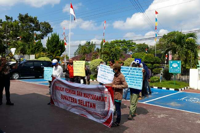 Massa Datangi Kantor Kejari OKI, Minta Usut Penggandaan Soal Ujian Disdik