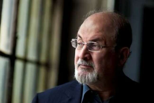 Sosok Salman Rushdie, Penulis Kontroversial Ayat-Ayat Setan yang Ditikam Saat Ingin Beri Kuliah Umum