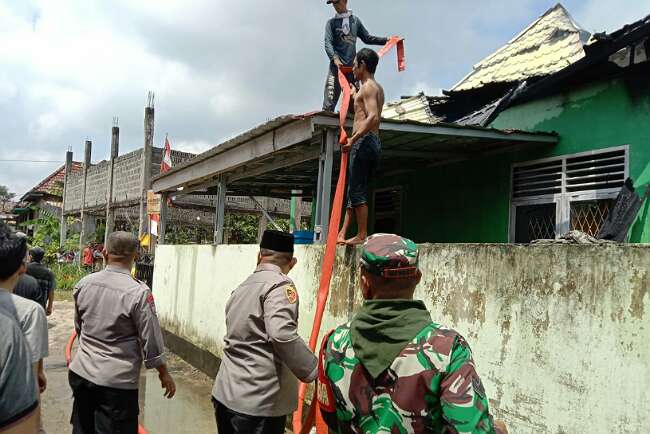 Warga Sudah Berusaha Maksimal, tapi Puskesmas Rantau Panjang Terlanjur Ludes Terbakar