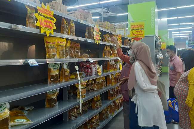 Minyak Goreng Tak Turun Harga, Penjual Bakal Disanksi