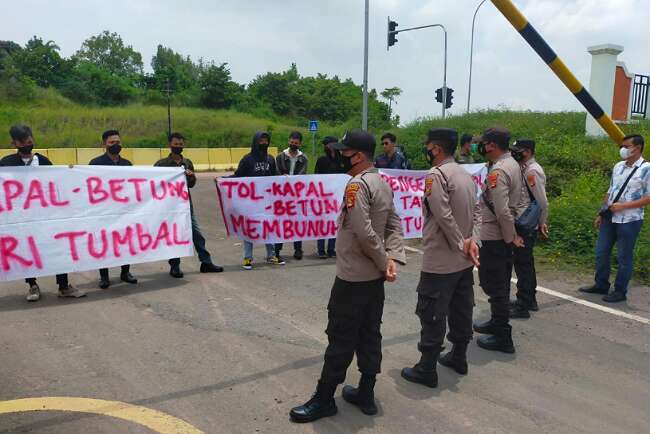 Tuntut Perbaikan dan Tanggung Jawab Pengelola Jalan Tol Kapal Betung