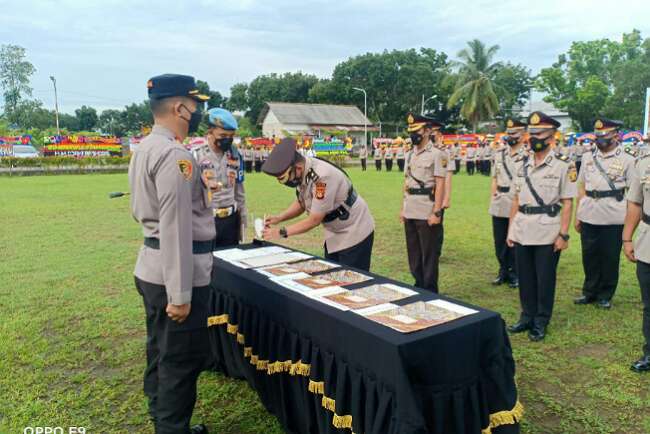 Kapolres OKI Pimpin Sertijab Waka dan Tiga Kasat