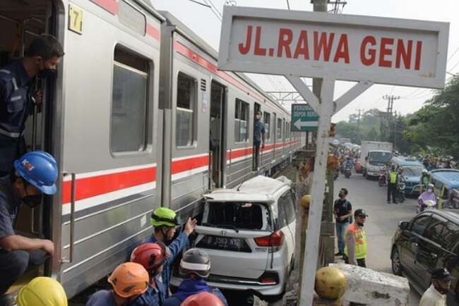 Sopir Mobil Ditabrak KRL, Ternyata Penghafal Al-Qur’an