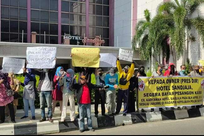 Pesangon Sudah 2 Tahun Tak Jelas, Puluhan eks Karyawan Sanjaya Hotel Kembali Demo