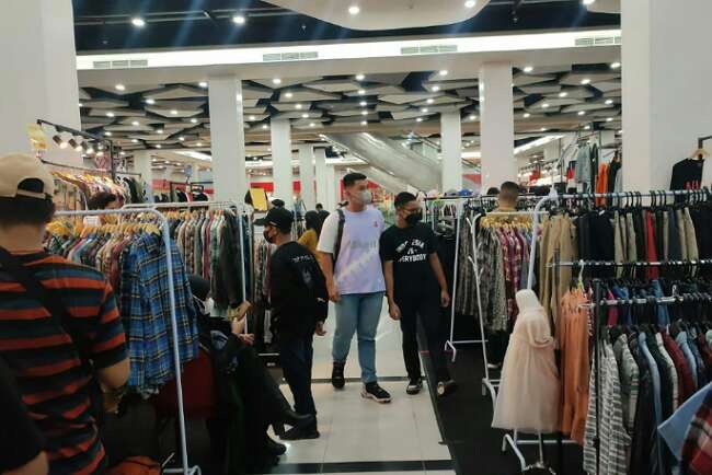 Pakaian Bekas Makin Diminati, Event Urban Thrift Ramaikan Palembang.