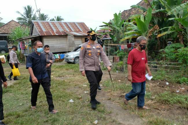 Kapolres OKI Menelusuri Desa Satu per Satu Bagikan Bantuan Agar Tepat Sasaran