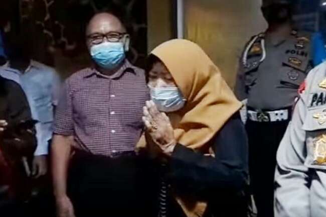 Ibunya PNS Polres, Wanita Berjilbab Tabrak SPKT Polres Anak Purn Polisi