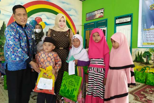 TK IT Al Azhar OKI Santuni Anak Yatim dan Duafa