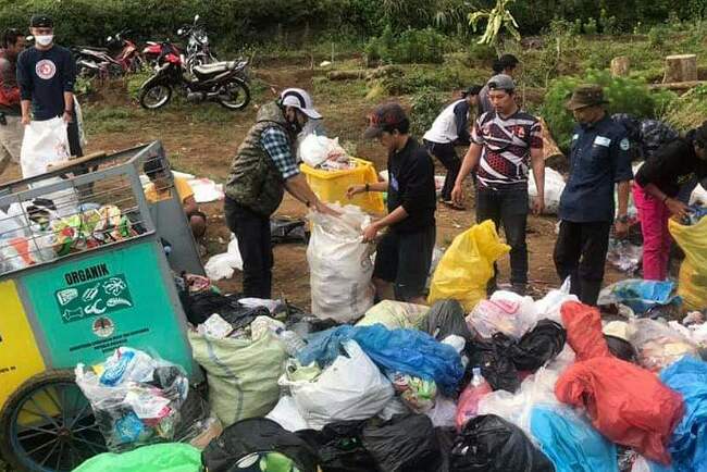 23 Agustus Ditutup, 1,5 Ton Sampah DIturunkan dari Puncak Dempo