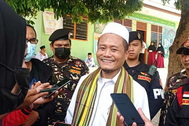 Gubernur Sumsel Beri Satu Mobil Operasional Untuk Ponpes SMB