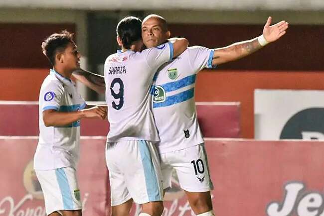 Wasit Jadi Sorotan Saat Jatim Persebaya vs Persela