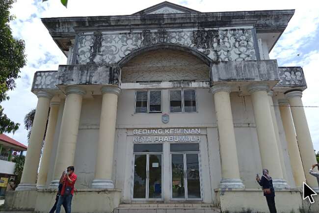 Gedung Kesenian Kota Prabumulih Retak, Tiang Hampir Terlepas