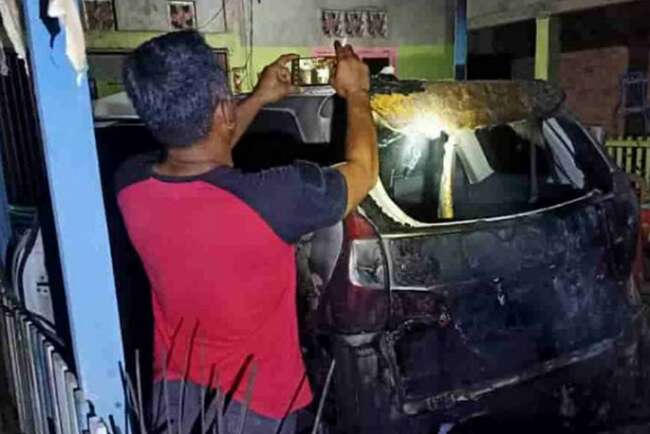 Mobil Wartawan Dibakar, Diduga Ada Kaitan dengan Rumah Makan, Nah lho?