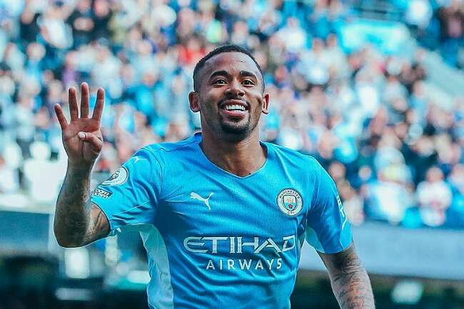 Gabriel Jesus Mengamuk, Manchester City Bantai Watford