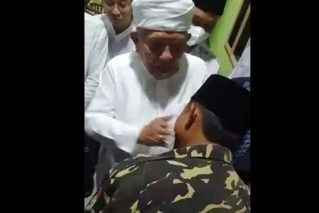 KH Syukron Tampar Banser, Pak Kiai Beri Nasihat Sayang