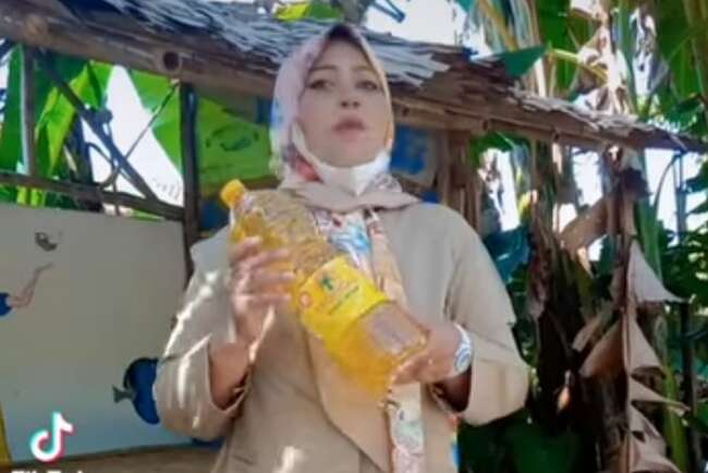 Migor Dipeluk, Emak-emak di Prabumulih Bikin Parodi ‘Terlalu Mahal’