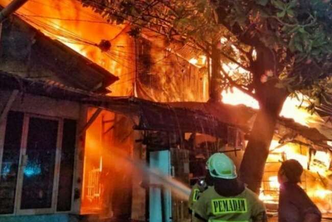 Pemukiman Warga di Pasar Gembrong Terbakar, Penyebabnya Belum Diketahui