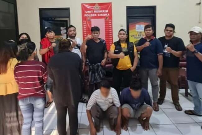 Pakai Mobil Mewah, Komplotan Pencuri Ini Kuras Toko Emas