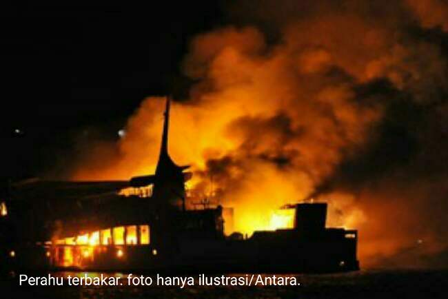 Perahu Ketek Terbakar di Sungai Musi, Tiga Warga Upang Marga Alami Luka Bakar