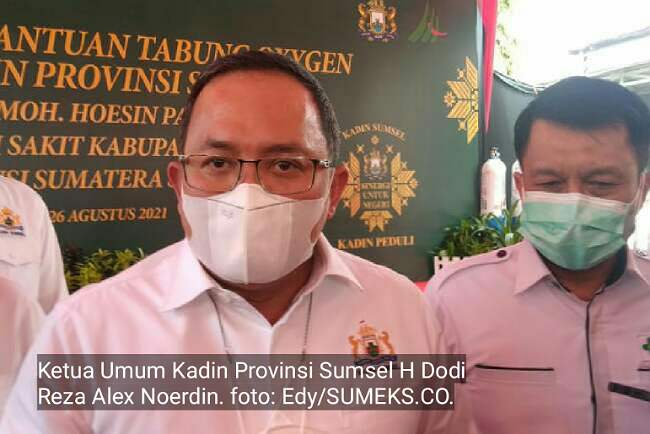 Kadin Sumsel Serahkan 400 Tabung Oksigen Untuk Seluruh Rumah Sakit di Sumsel